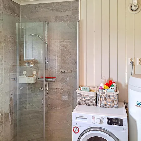 Lovely In With Wifi Сasa de vacaciones Hovag